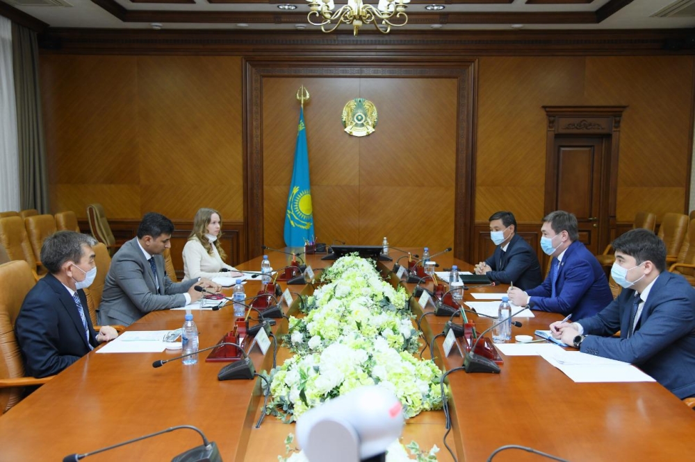Akim of Shymkent met with the management of the Royal Group holding
